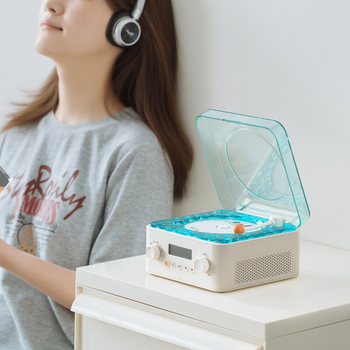 Kw700 CD atskaņotājs — CD atskaņošana, diska ievietošana paletes tipā, spriegums 5V, jauda 10W, RCA izeja