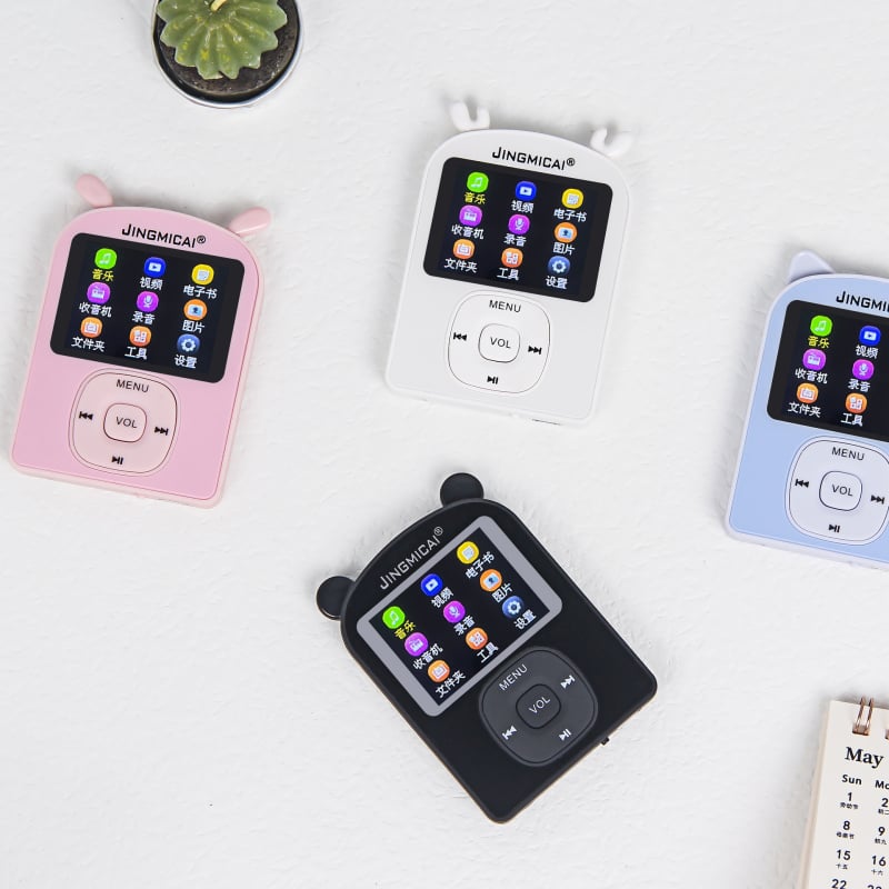 MP4 πολυλειτουργικός ψηφιακός player με OTG αντάπτορας — USB 3.0, SD κάρτα για επέκταση, MP3/AVI/MOV υποστήριξη, μπαταρία 800 mAh, διάρκεια αναπαραγωγής 4 ωρών