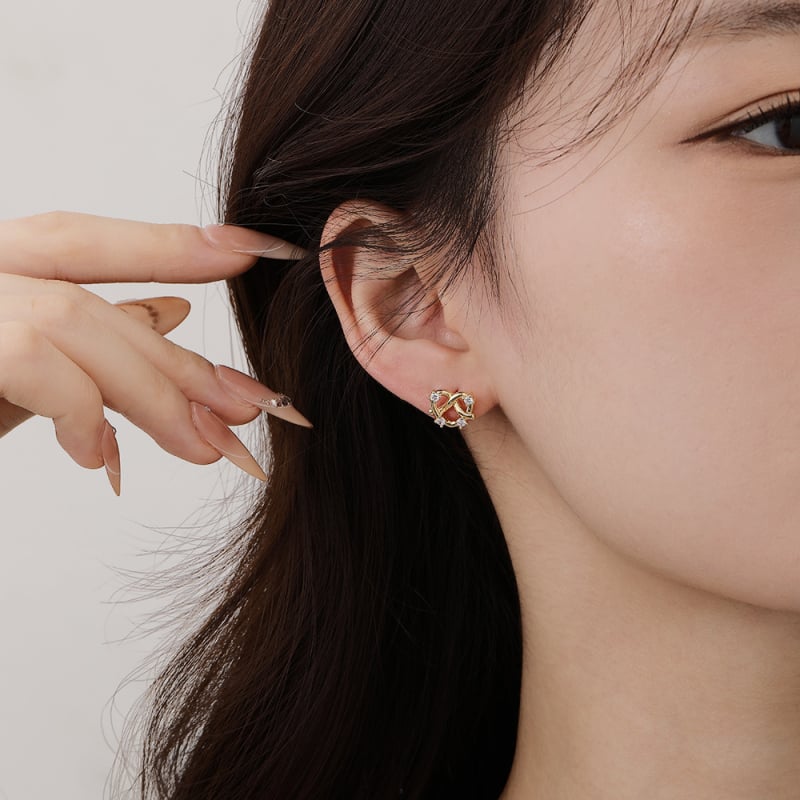 Szív alakú fülklipsz - aranyozott réz, gyémánt díszítés, elektroplattálás, 2025 ősz kiadás, női divatos fülbevaló