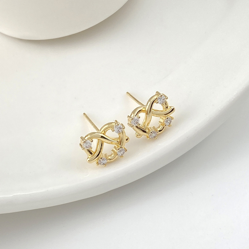 Szív alakú fülklipsz - aranyozott réz, gyémánt díszítés, elektroplattálás, 2025 ősz kiadás, női divatos fülbevaló