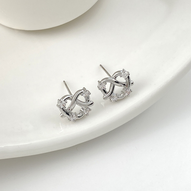 Szív alakú fülklipsz - aranyozott réz, gyémánt díszítés, elektroplattálás, 2025 ősz kiadás, női divatos fülbevaló