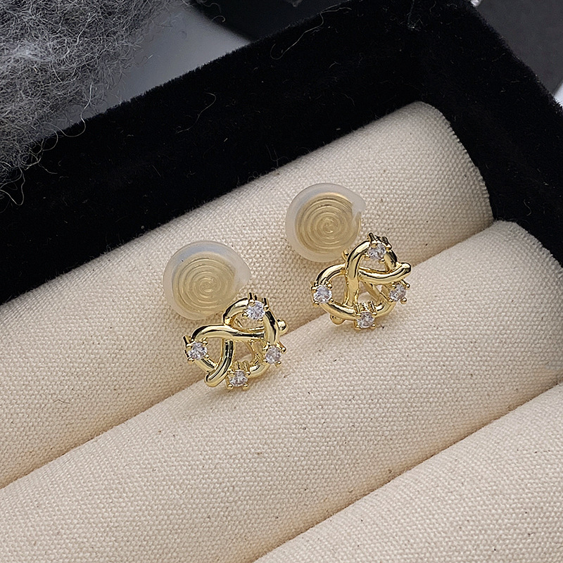 Szív alakú fülklipsz - aranyozott réz, gyémánt díszítés, elektroplattálás, 2025 ősz kiadás, női divatos fülbevaló