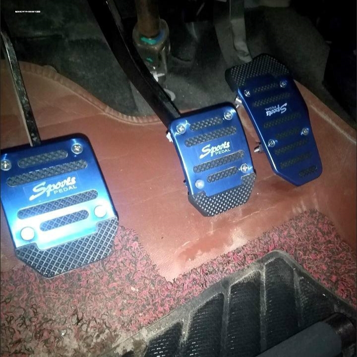 Антихлъзгаща подложка за педалите на автомобил: спирачка, газ и съединител — пластмаса