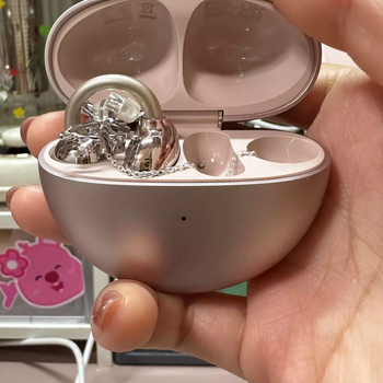 Медни обици с ушни клипси и пеперудени пискюли, унисекс стил сладък и модерен, форма животни/зодия, електроплатирани ушни клипси със силиконови подложки