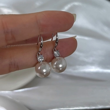 Ушни обици с кука — класически цирконови камъни и перли (Материал: сплав; Произход: Yiwu; Listing: Лято 2023; Стил: Япония и Южна Корея; Категория стил: Свежо и сладко)