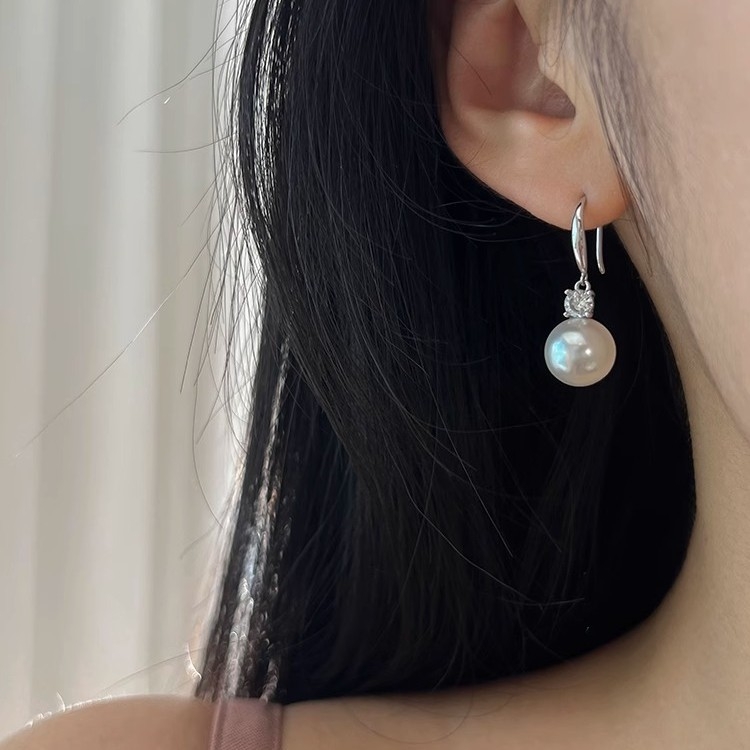 Ушни обици с кука — класически цирконови камъни и перли (Материал: сплав; Произход: Yiwu; Listing: Лято 2023; Стил: Япония и Южна Корея; Категория стил: Свежо и сладко)