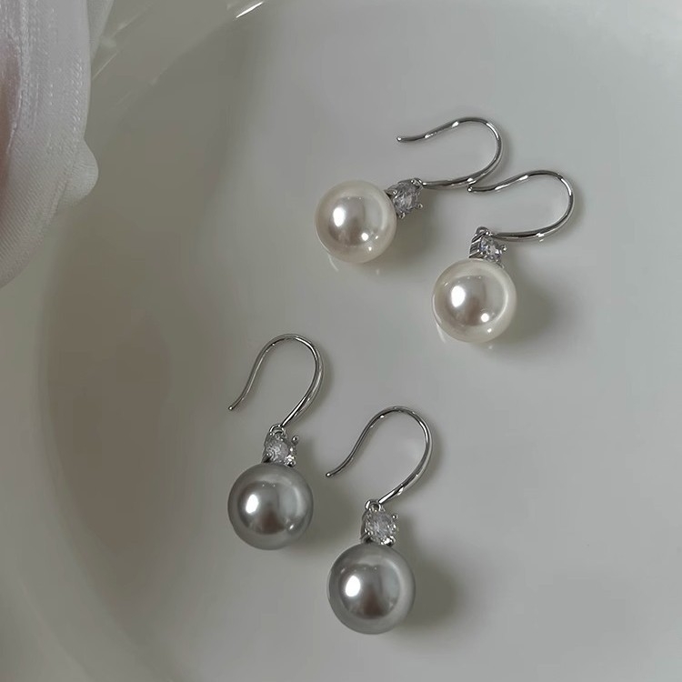 Ушни обици с кука — класически цирконови камъни и перли (Материал: сплав; Произход: Yiwu; Listing: Лято 2023; Стил: Япония и Южна Корея; Категория стил: Свежо и сладко)