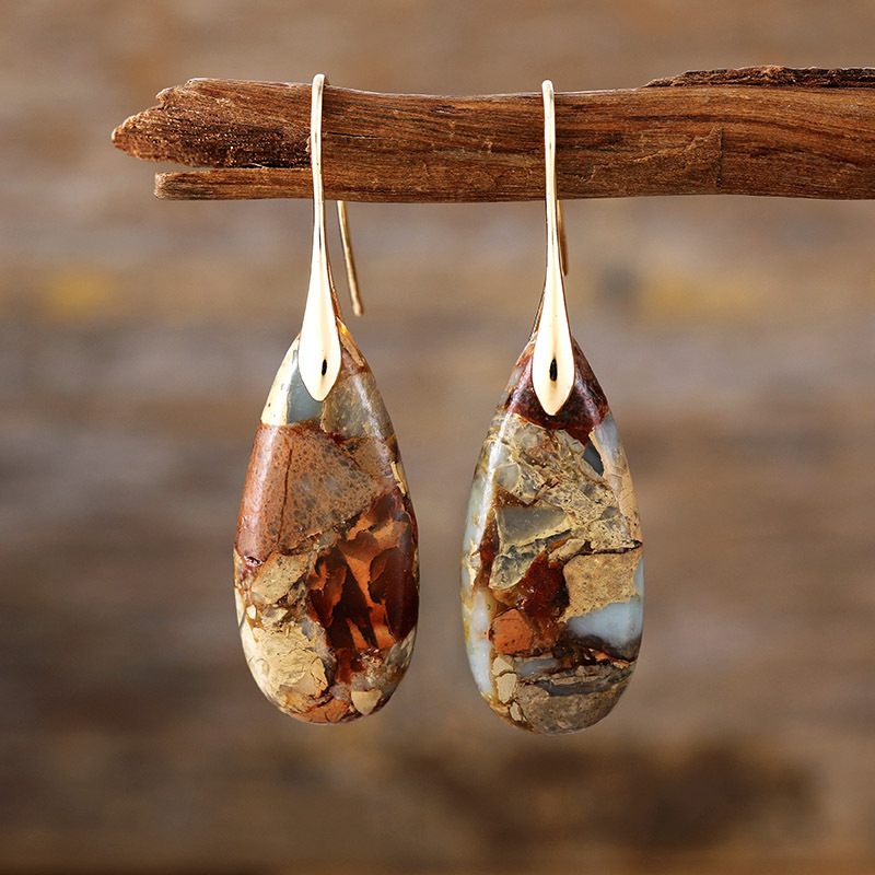 Обeци с естествени камъни – констелация, корона, листа, ромб, капковидна форма; за жени; пролет 2025