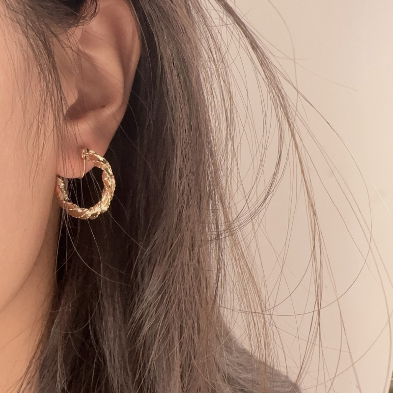 Cercei clip-on Mobius Cerc Rotativ, Fără găuri în lob, Cupru, electroplatate, Geometric Minimalist, Toamnă 2024