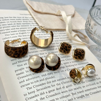 Овеци с геометричен леопардов принт, Маillard стил, сплав, електроплакиране, есен 2025