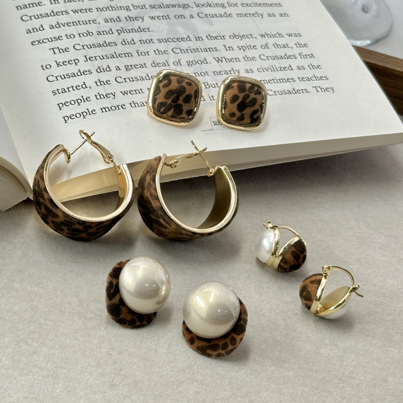 Овеци с геометричен леопардов принт, Маillard стил, сплав, електроплакиране, есен 2025