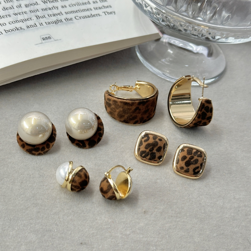 Овеци с геометричен леопардов принт, Маillard стил, сплав, електроплакиране, есен 2025