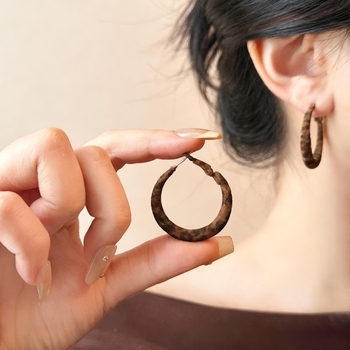 Fülbevalók - leopárd mintás, vintage Hongkong-stílus, geometriás forma; anyag: ötvözet; fülcsap: 925-ös ezüst; bevonat: színmegőrző elektropácolás; márka: Medo / Honey Density