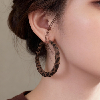 Fülbevalók - leopárd mintás, vintage Hongkong-stílus, geometriás forma; anyag: ötvözet; fülcsap: 925-ös ezüst; bevonat: színmegőrző elektropácolás; márka: Medo / Honey Density