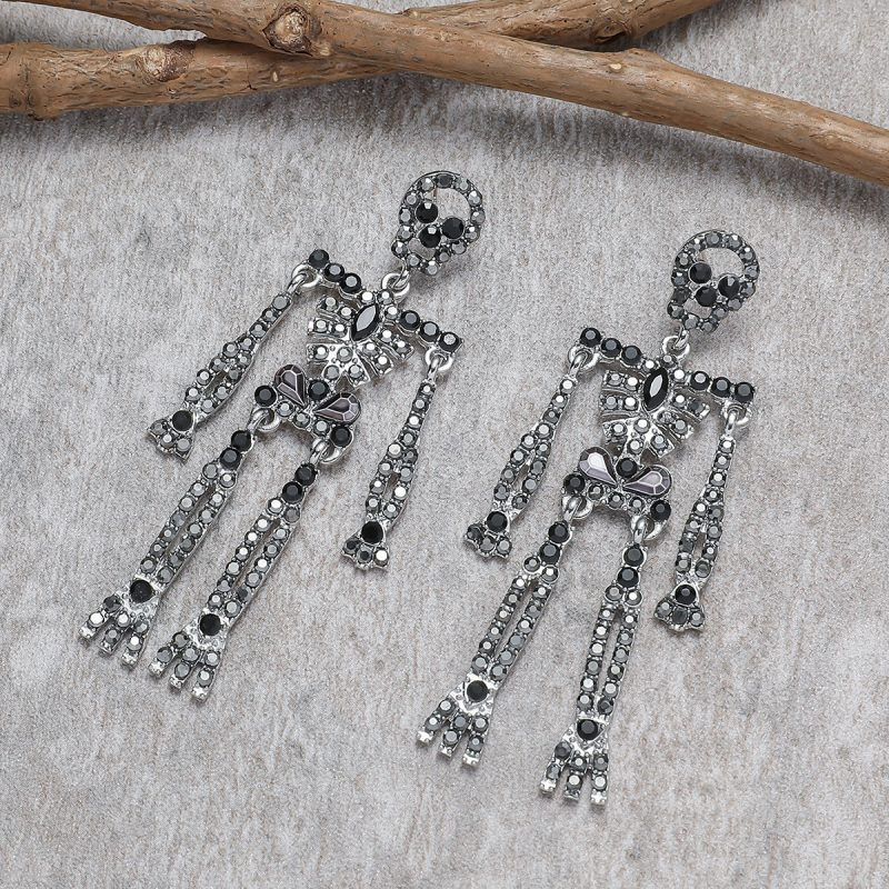 Cercei: stil geometric, extravagant; Incrustare cu diamant; Material: aliaj; Cod produs: E1726