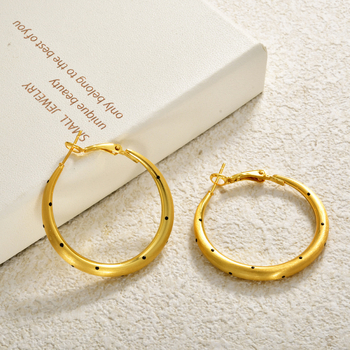 Cercei: formă de picătură de apă, tip geometric; cupru placat cu aur real; electroplacare; stil rece și ușor