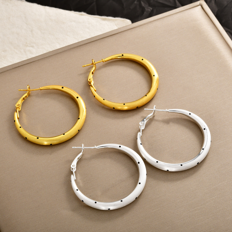 Cercei: formă de picătură de apă, tip geometric; cupru placat cu aur real; electroplacare; stil rece și ușor