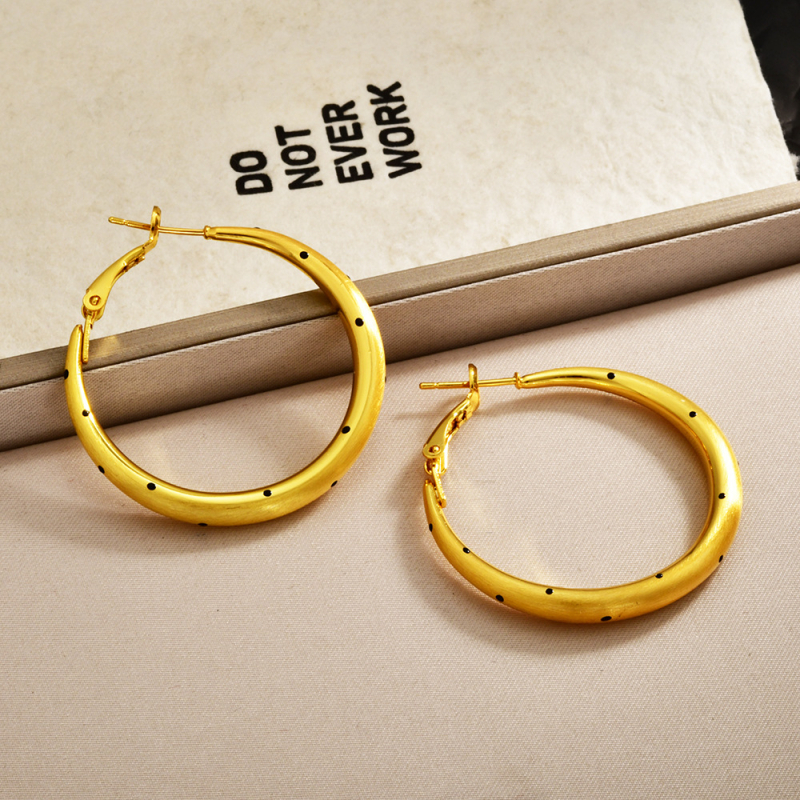 Cercei: formă de picătură de apă, tip geometric; cupru placat cu aur real; electroplacare; stil rece și ușor