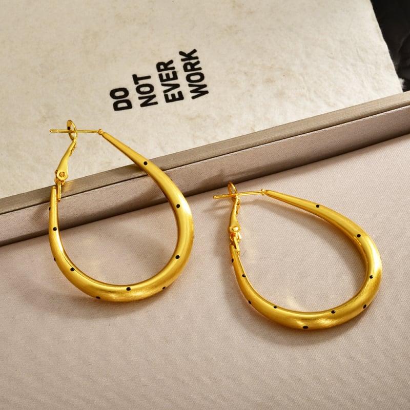 Cercei: formă de picătură de apă, tip geometric; cupru placat cu aur real; electroplacare; stil rece și ușor