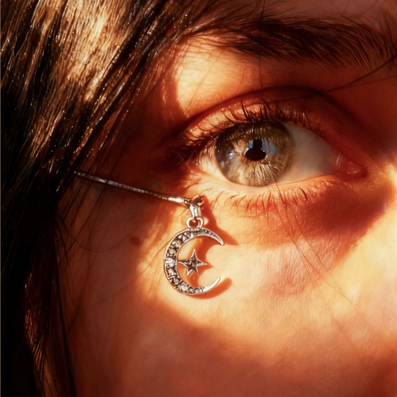 Cercei picătură cu cristale, stil INS, placare electrolitică, aliaj încrustat cu pietre artificiale