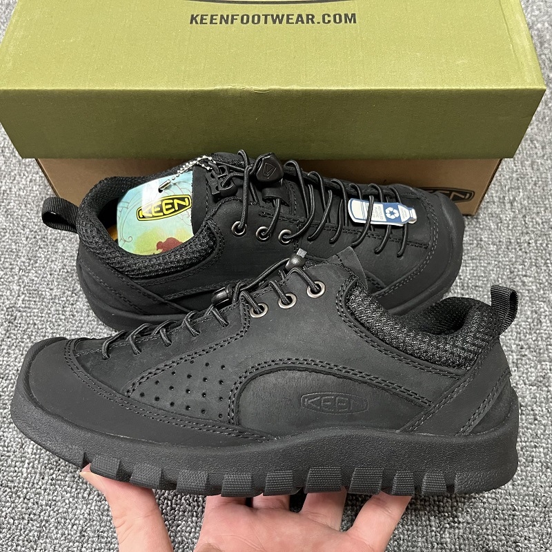 Uniszex valódi bőrből készült könnyű túracipő — rugalmas pántos felhúzás, alacsony felsőrész, gumírozott talp, légáteresztő mesh belső