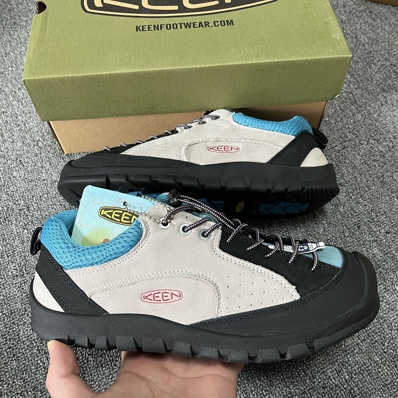 Uniszex valódi bőrből készült könnyű túracipő — rugalmas pántos felhúzás, alacsony felsőrész, gumírozott talp, légáteresztő mesh belső