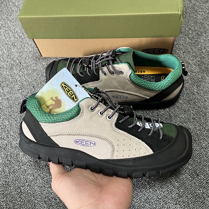 Uniszex valódi bőrből készült könnyű túracipő — rugalmas pántos felhúzás, alacsony felsőrész, gumírozott talp, légáteresztő mesh belső