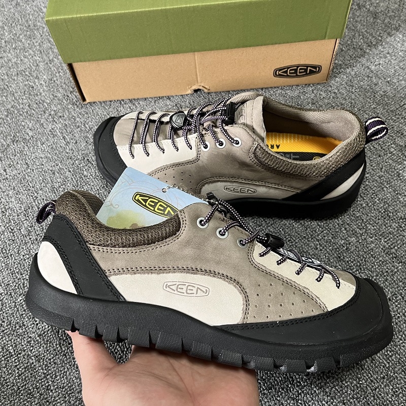 Uniszex valódi bőrből készült könnyű túracipő — rugalmas pántos felhúzás, alacsony felsőrész, gumírozott talp, légáteresztő mesh belső