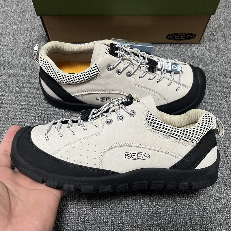 Uniszex valódi bőrből készült könnyű túracipő — rugalmas pántos felhúzás, alacsony felsőrész, gumírozott talp, légáteresztő mesh belső