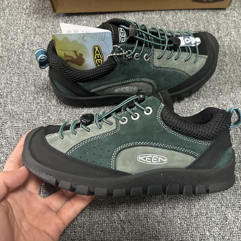 Uniszex valódi bőrből készült könnyű túracipő — rugalmas pántos felhúzás, alacsony felsőrész, gumírozott talp, légáteresztő mesh belső