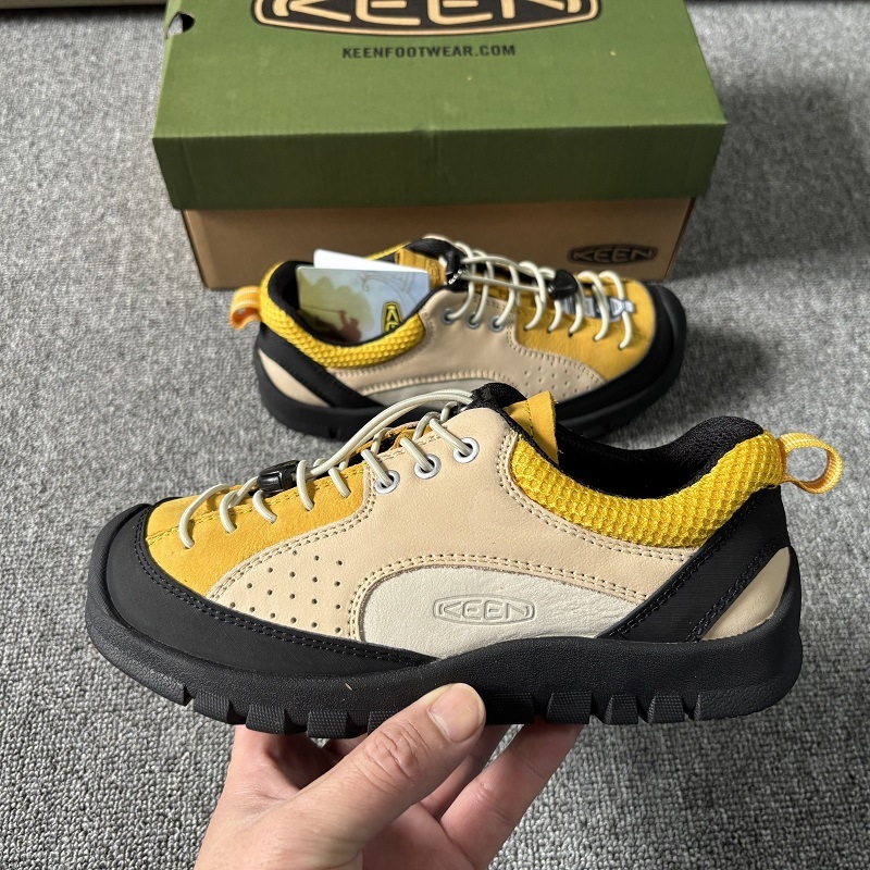 Uniszex valódi bőrből készült könnyű túracipő — rugalmas pántos felhúzás, alacsony felsőrész, gumírozott talp, légáteresztő mesh belső