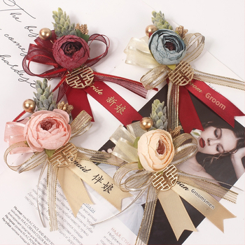 Vestuvių boutonniere nuotakai ir jaunikliui – Mori stilius, metalas ir šilkas gėlė, pritaikoma su logotipo spauda, lipni nugaros plokštelė