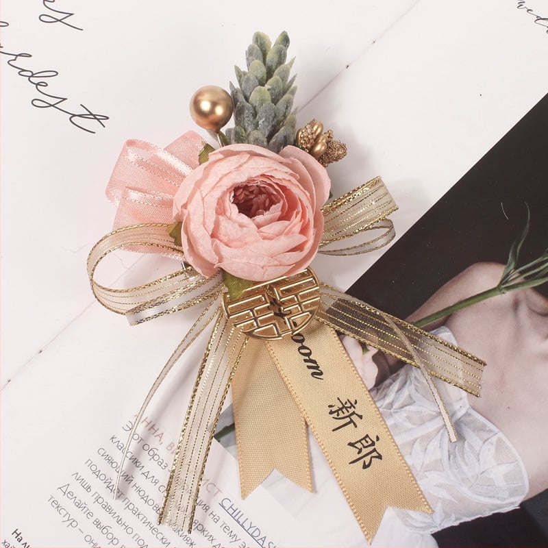 Vestuvių boutonniere nuotakai ir jaunikliui – Mori stilius, metalas ir šilkas gėlė, pritaikoma su logotipo spauda, lipni nugaros plokštelė