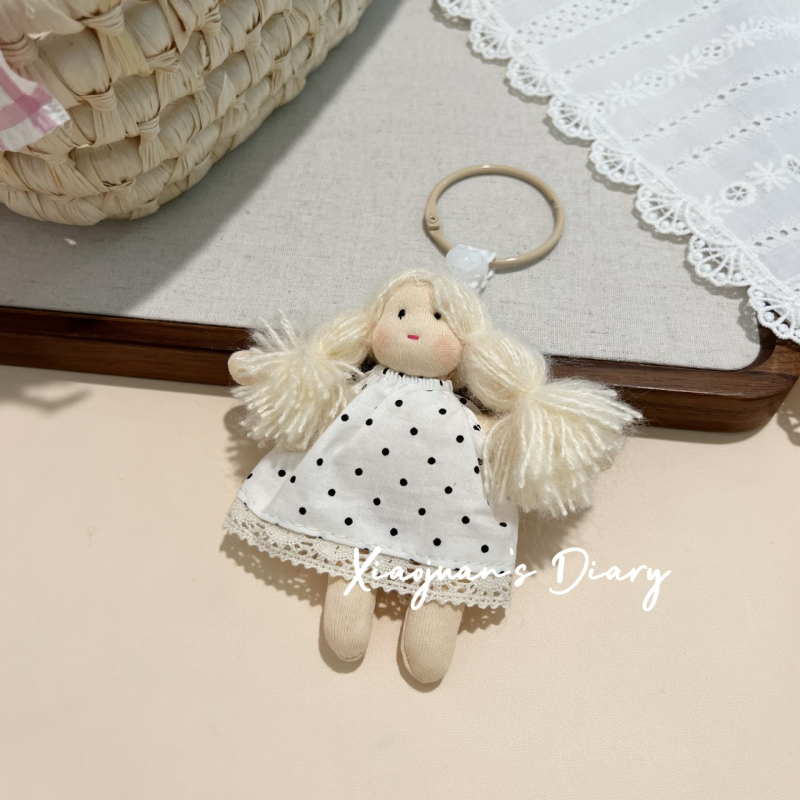 Korėjiečių stiliaus miela ilgaplaukė lėlė – pakabukas maišams, gėlių raštas, kvėpuojantis medvilnės-linų audinys