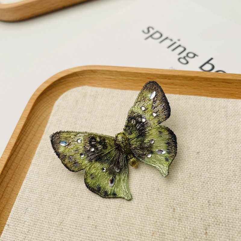 Broșă cu fluture brodat, vintage, lucrată manual, materiale mixte