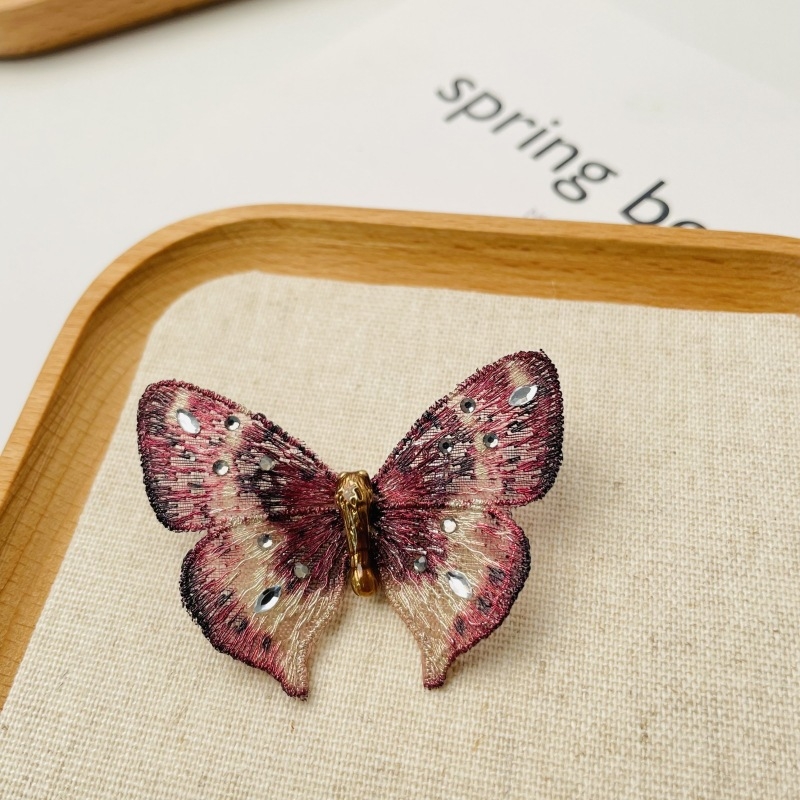 Broșă cu fluture brodat, vintage, lucrată manual, materiale mixte