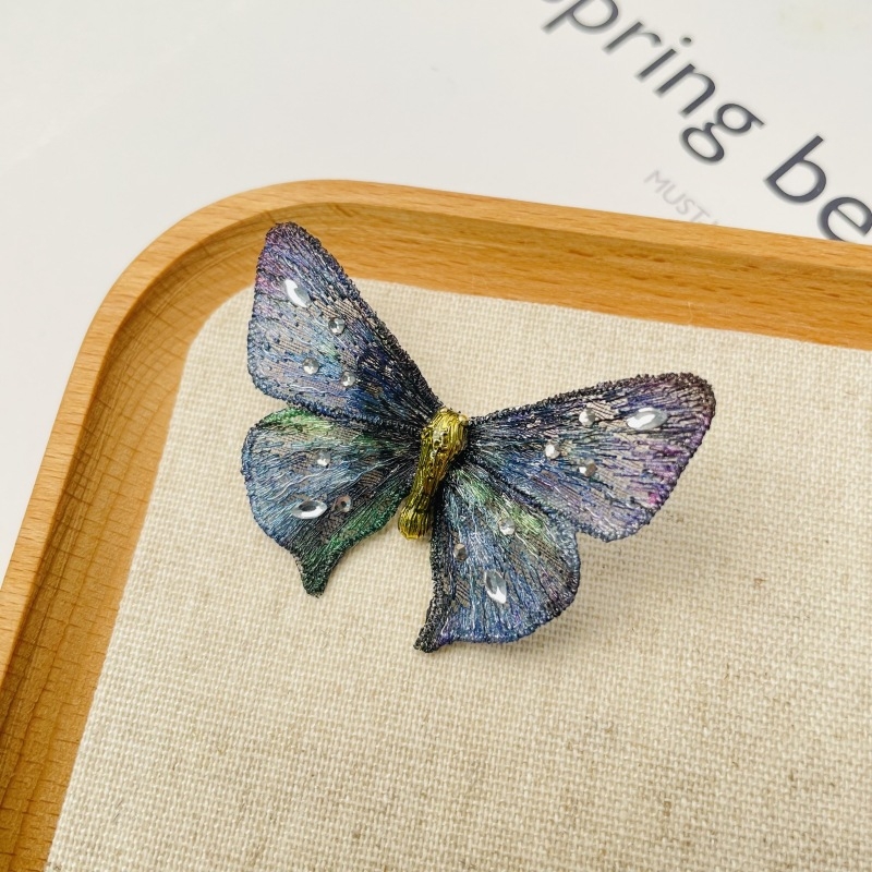Broșă cu fluture brodat, vintage, lucrată manual, materiale mixte