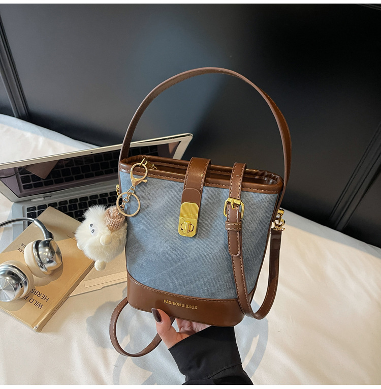 Ženska mala bucket torba, ljeto 2025, svestrana retro casual PU koža, torba na rame ili crossbody