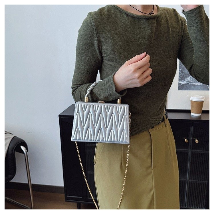 Geantă crossbody din PU, construcție rigidă, pentru femei, formă orizontală pătrată, închidere magnetică, căptușeală PU, mărime medie, toamnă 2025