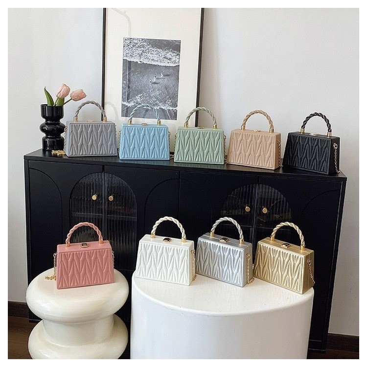 Geantă crossbody din PU, construcție rigidă, pentru femei, formă orizontală pătrată, închidere magnetică, căptușeală PU, mărime medie, toamnă 2025