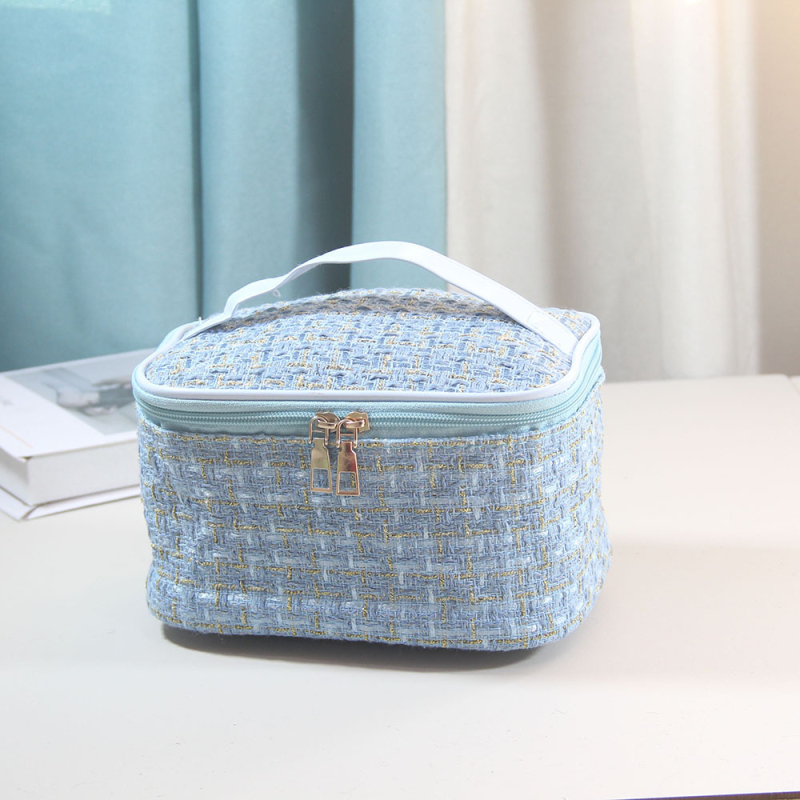 Geantă de machiaj în stil urban minimalist, material textil, căptușeală din poliester, închidere cu fermoar, construcție moale