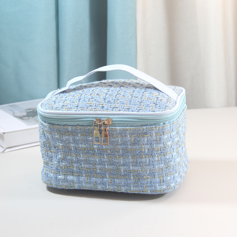 Geantă de machiaj în stil urban minimalist, material textil, căptușeală din poliester, închidere cu fermoar, construcție moale