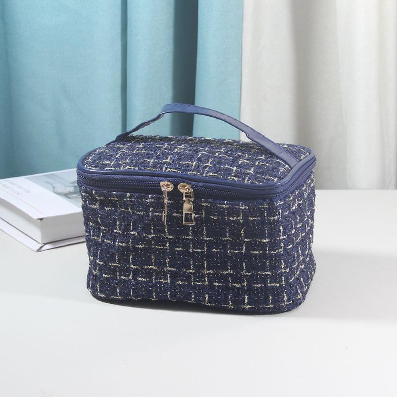 Geantă de machiaj în stil urban minimalist, material textil, căptușeală din poliester, închidere cu fermoar, construcție moale