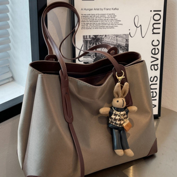 Geantă Tote pentru femei - stil pe umăr crossbody, material: mătase cu imprimeu floral, formă-orizontală pătrată, închidere cu capac, buzunar interior cu fermoar