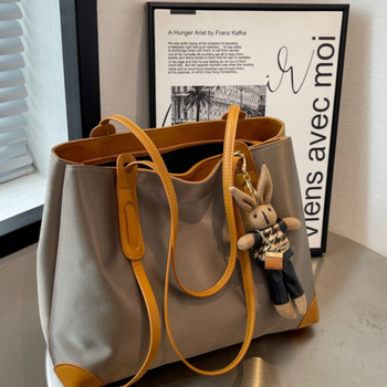 Geantă Tote pentru femei - stil pe umăr crossbody, material: mătase cu imprimeu floral, formă-orizontală pătrată, închidere cu capac, buzunar interior cu fermoar