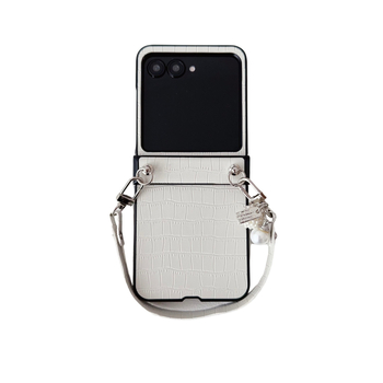 Θήκη Motorola Razr50/60 με βραχιόλι σε υφή κροκοδειλικού δέρματος, από συνθετικό δέρμα, μηχανική επεξεργασία, αναδιπλούμενο καπάκι, προστασία από πτώσεις