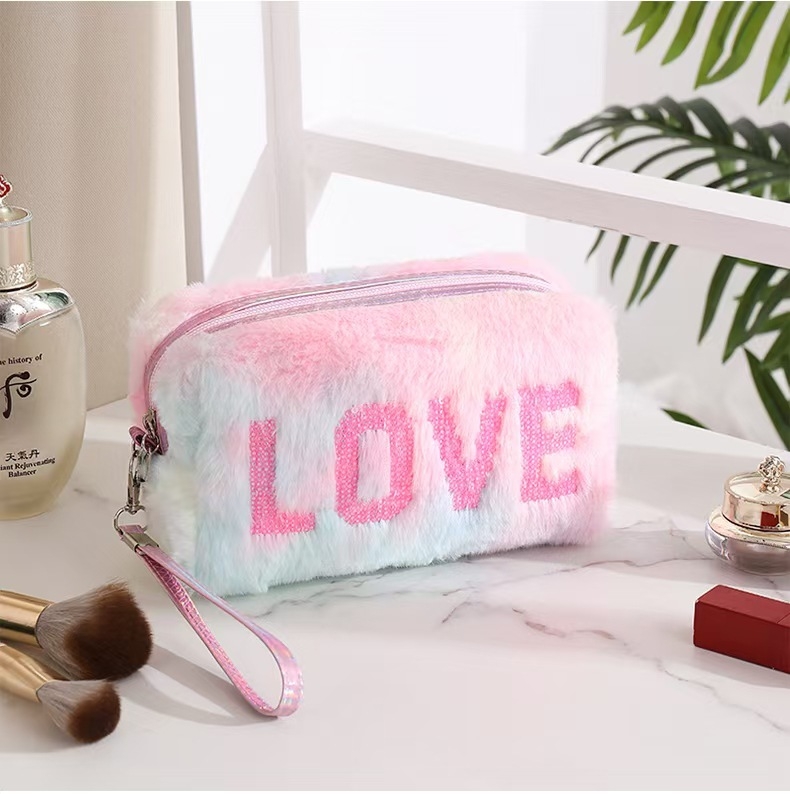 Τσαντάκι καλλυντικών από βελούδινο ύφασμα για ταξίδια — αστικός μινιμαλισμός, βελούδινη επιφάνεια, επένδυση πολυεστέρα, αδιάβροχο, διαπνέον και αντιβακτηριακό