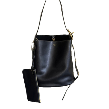 Geantă tip găleată din piele de vițel, cu o singură curea, căptușeală poliester, închidere snap, buzunare interioare: fermoar, pentru telefon și documente, stil retro, lansată în iarna 2025