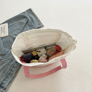 Канвасова чанта с принт на лого и текстура, цип за затваряне, подплата от полиестер, двойни презрамки, множество вътрешни джобове