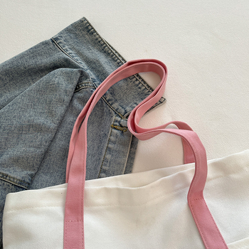 Канвасова чанта с принт на лого и текстура, цип за затваряне, подплата от полиестер, двойни презрамки, множество вътрешни джобове